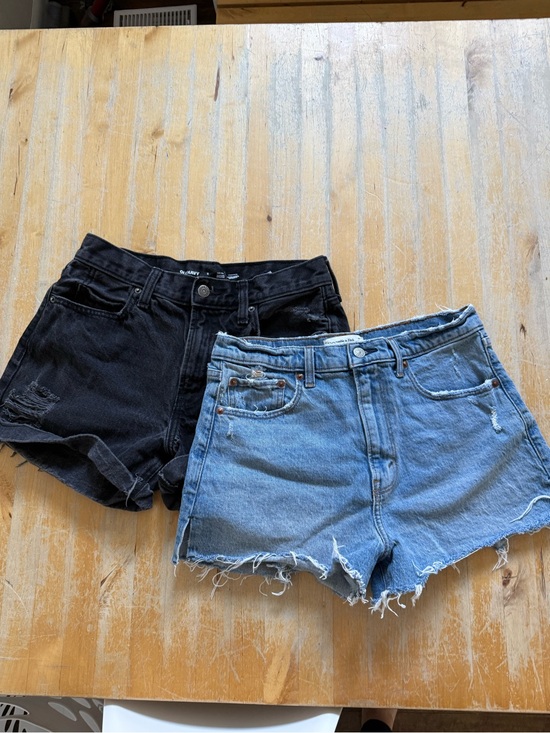 Abercrombie & Fitch Pants - 2 pairs size 6 shorts Abercrombie & American eagle
